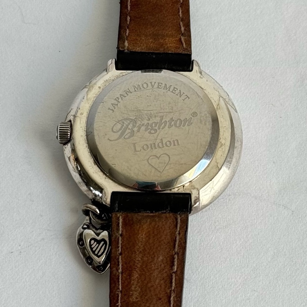 Vintage Brighton Watch Silver Tone‎ Black Leather Band Western Swirl Heart Charm - Picture 6 of 8